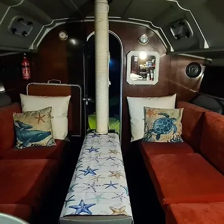 Amazing Flat In Classic Sailing Boat In ברצלונה