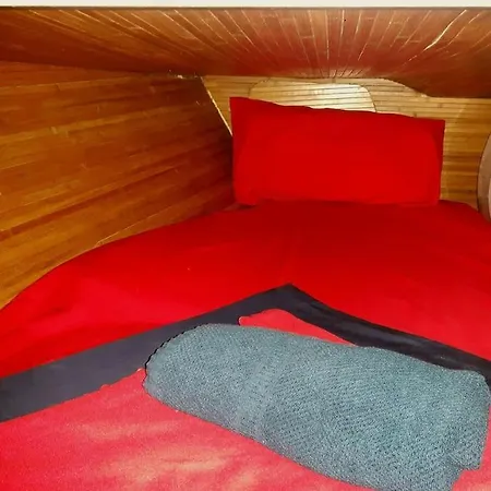 Amazing Flat In Classic Sailing Boat In Båthotell *