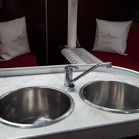 Amazing Flat In Classic Sailing Boat In Barcelona