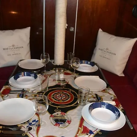 Amazing Flat In Classic Sailing Boat In