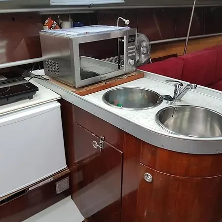 Båthotell Amazing Flat In Classic Sailing Boat In *