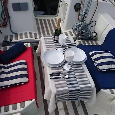 Amazing Flat In Classic Sailing Boat In Botel *