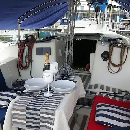 Båthotell Amazing Flat In Classic Sailing Boat In Barcelona