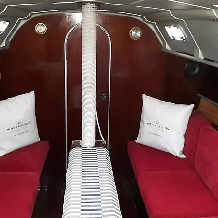 Amazing Flat In Classic Sailing Boat In